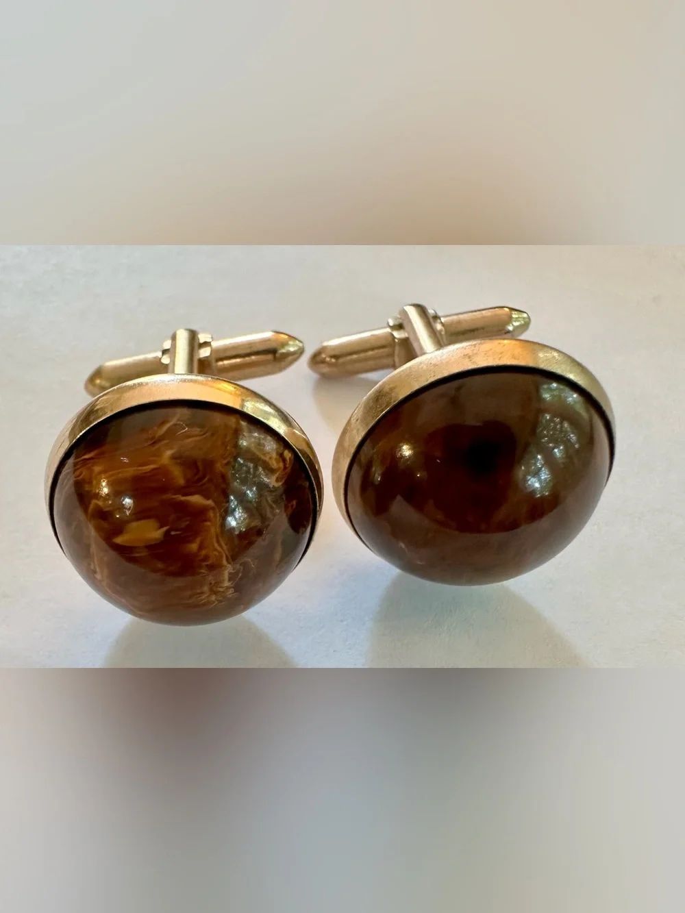 Vintage Men's Brown Swirl Cuff Links — Polished Round Design